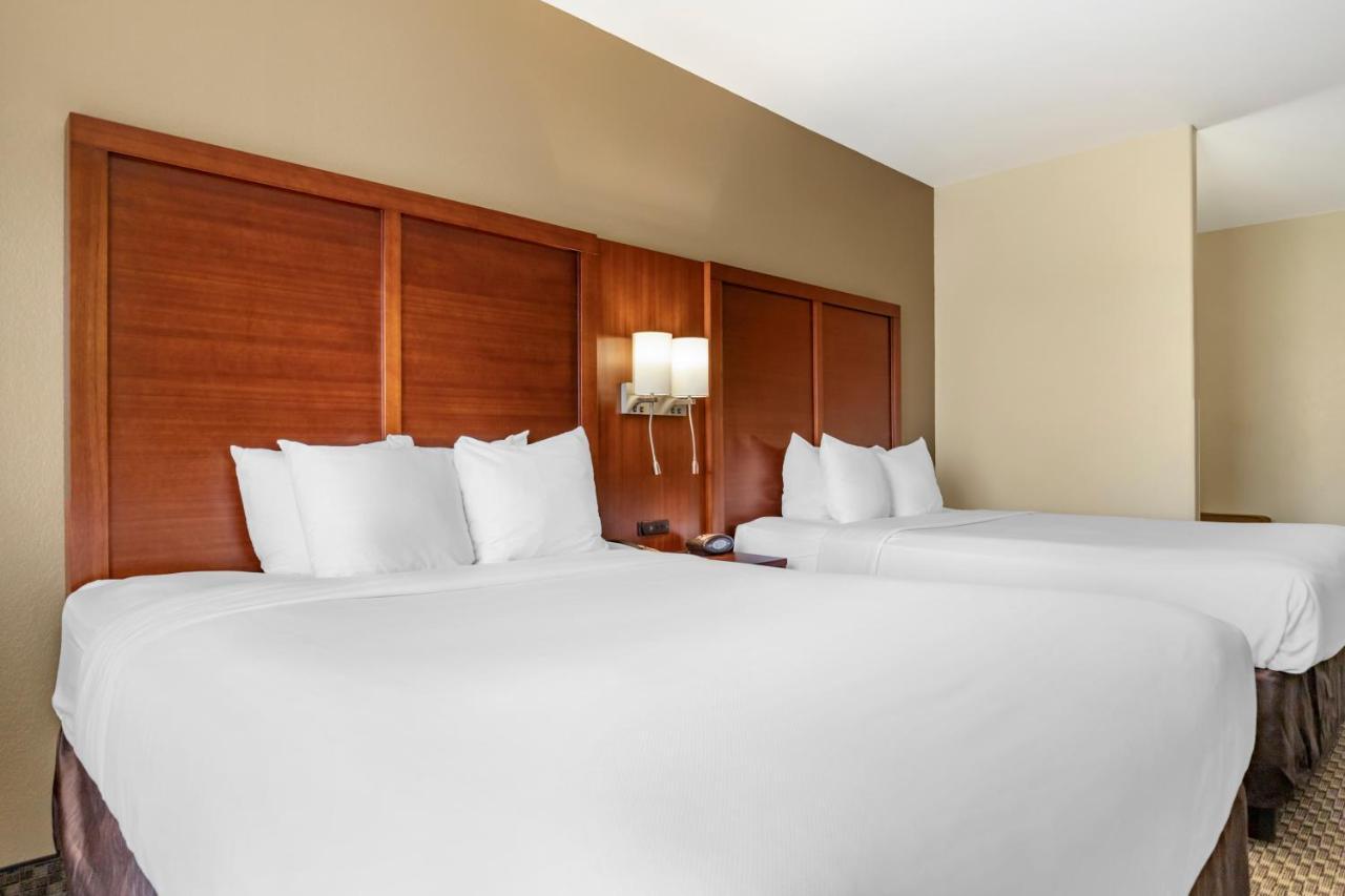 Queen Suite Two Queen Beds Non-Smoking