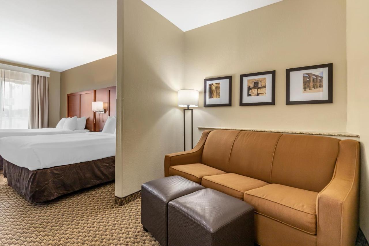 Queen Suite Two Queen Beds Non-Smoking