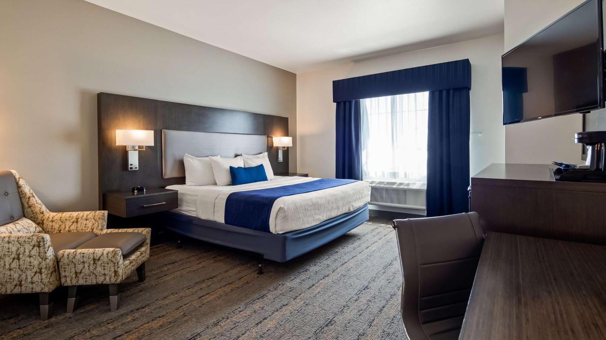 King Room with Roll-in Shower - Disability Access/Non-Smoking