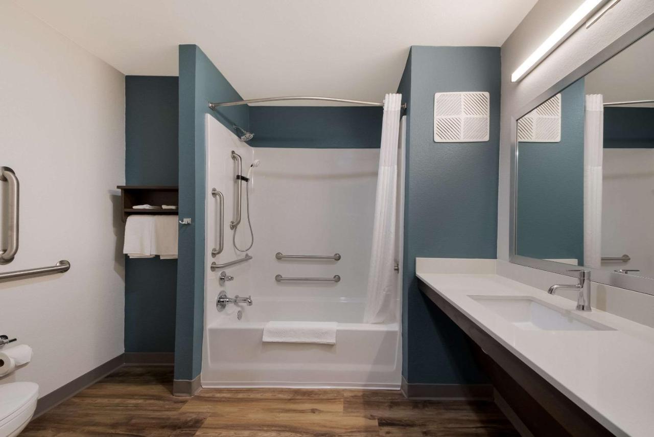 Queen Suite with Two Queen Beds and Tub - Disability Access/Non Smoking