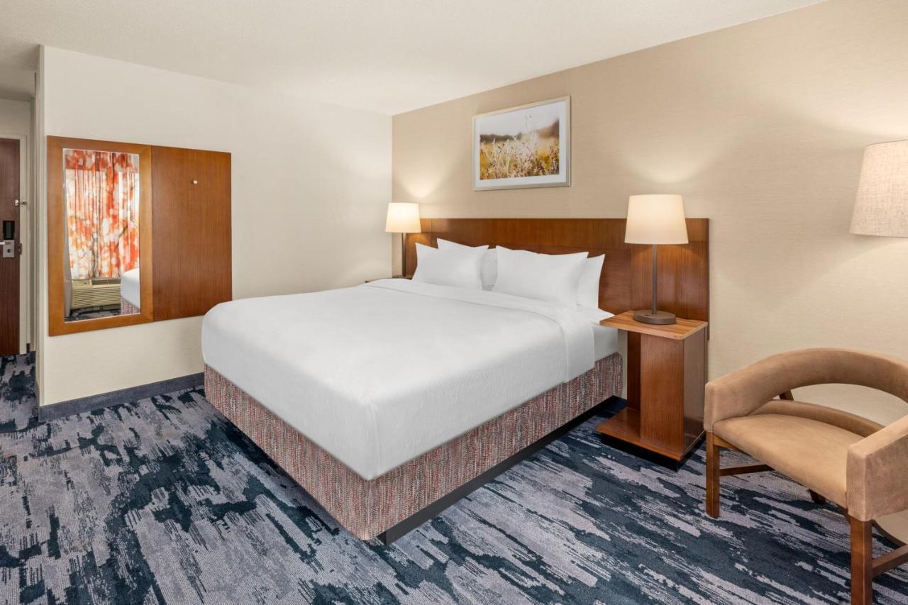 King Room with Adapted Tub - Mobility and Hearing Accessible,1705770257:JPEG