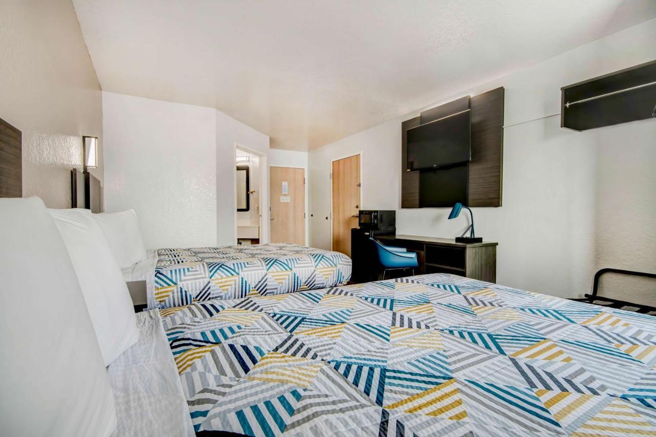 Deluxe Queen Room Two Queen Beds Non-Smoking