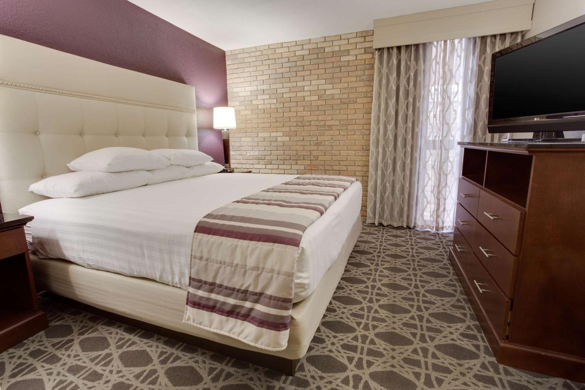 King Suite with Sofa Bed,1499911597:JPEG