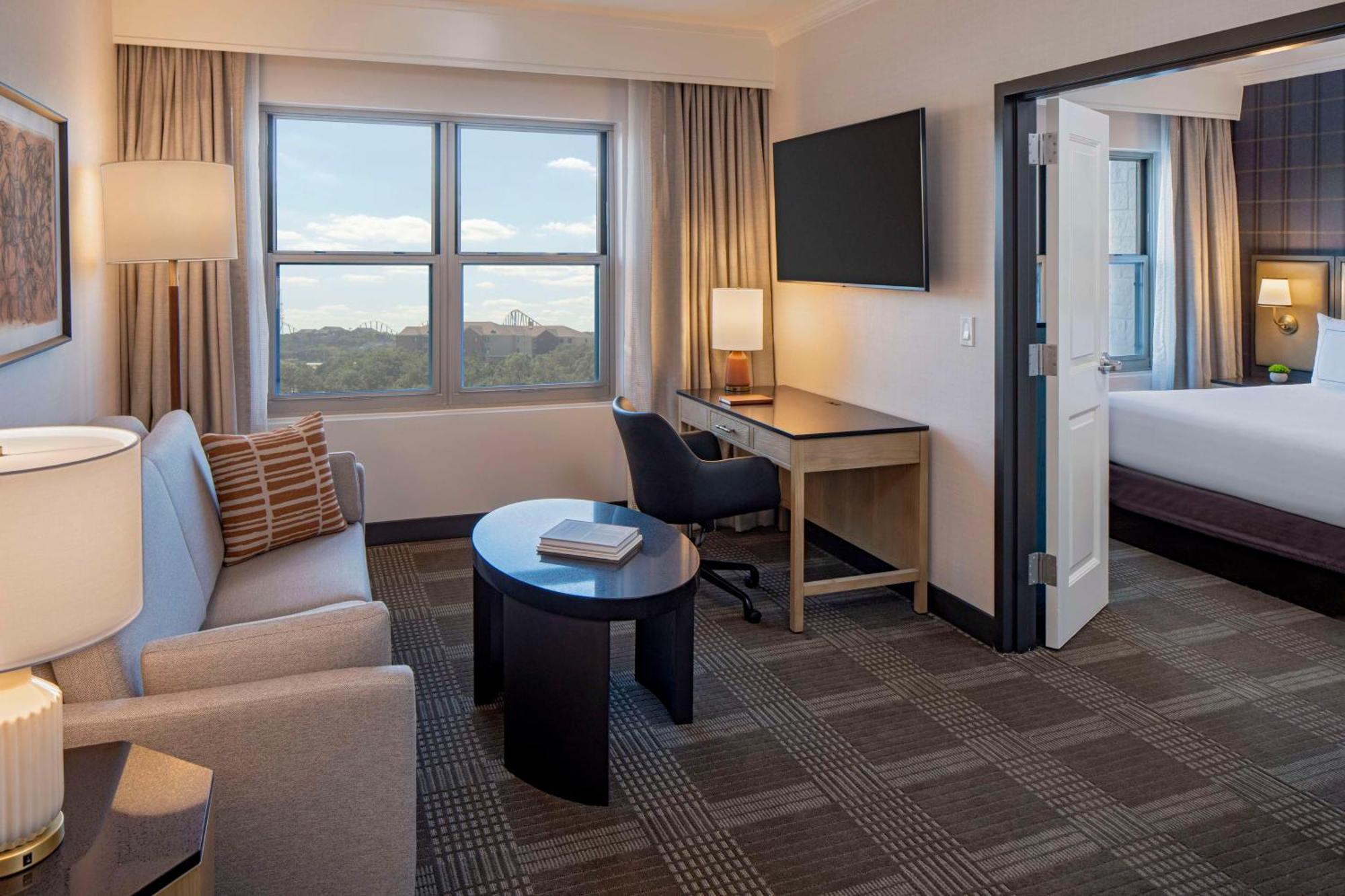 One-Bedroom King Suite,1523504182:JPEG