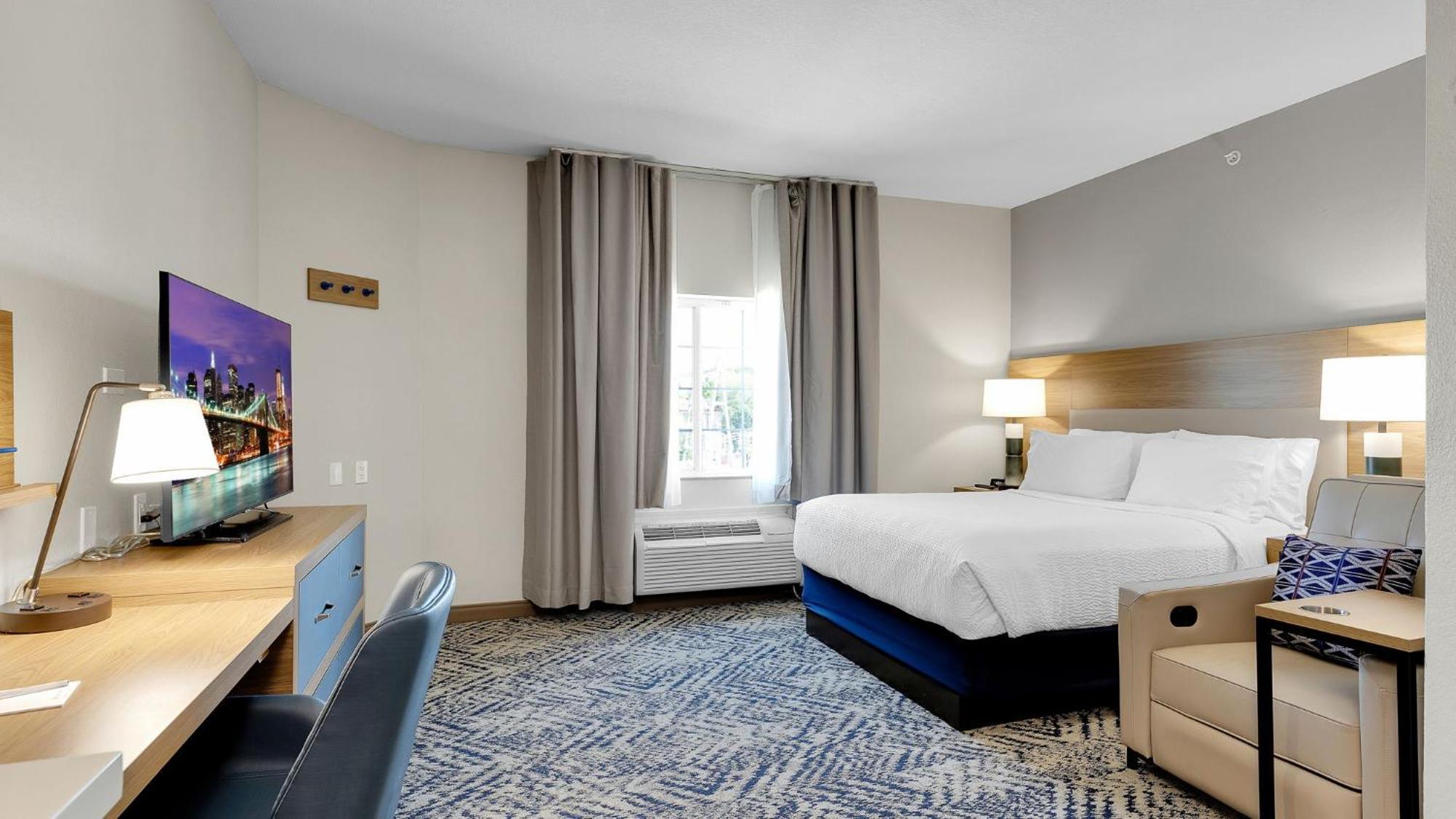 Queen Studio Suite with Two Queen Beds and Tub - Communications/Mobility Accessible