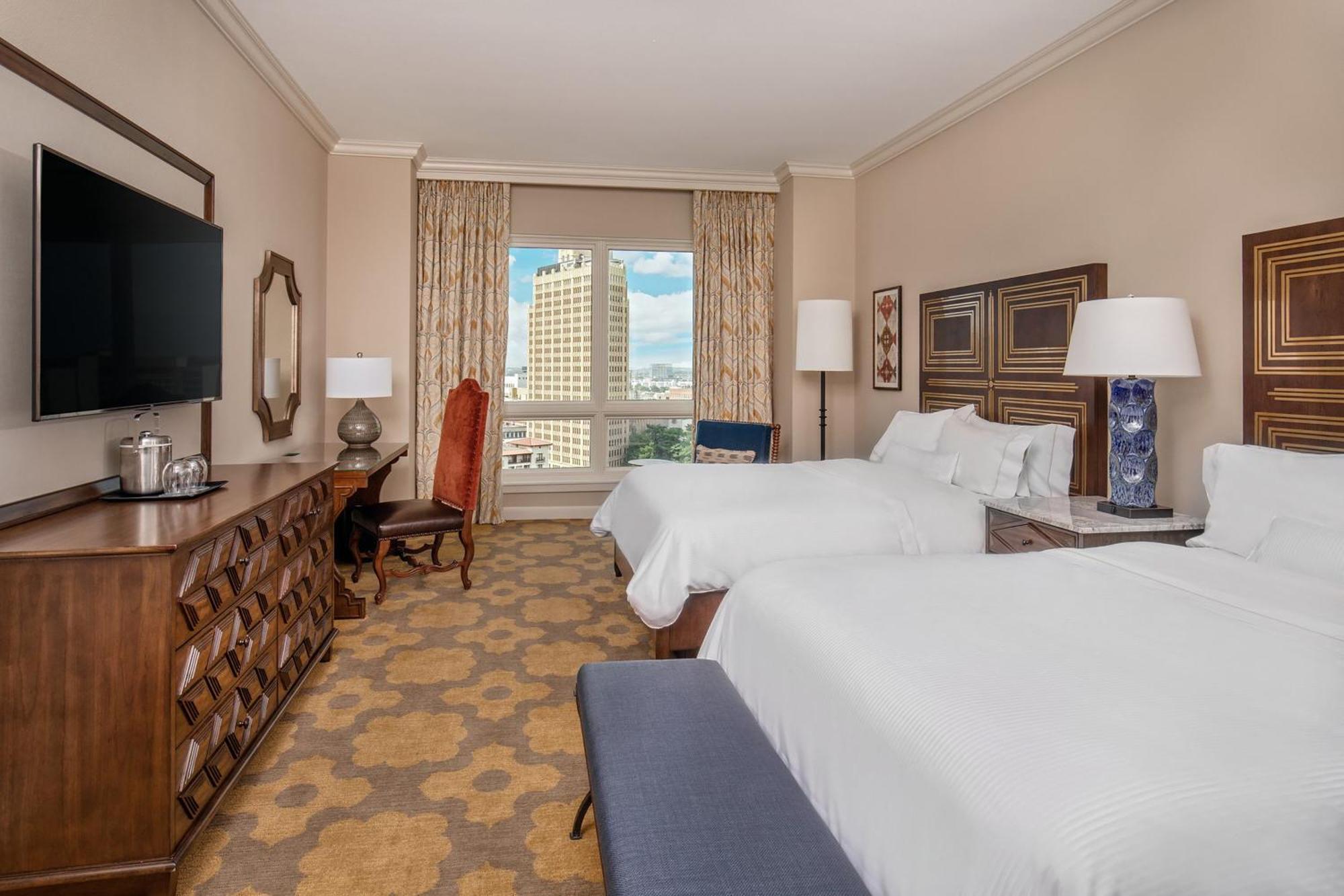 Traditional Queen Guest room 2 Queen City view