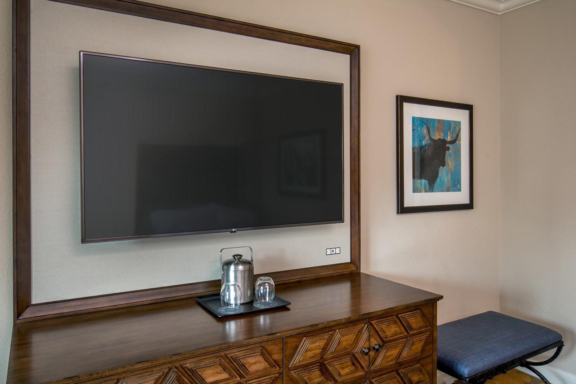 One Bedroom Queen Suite Sofa Bed City View