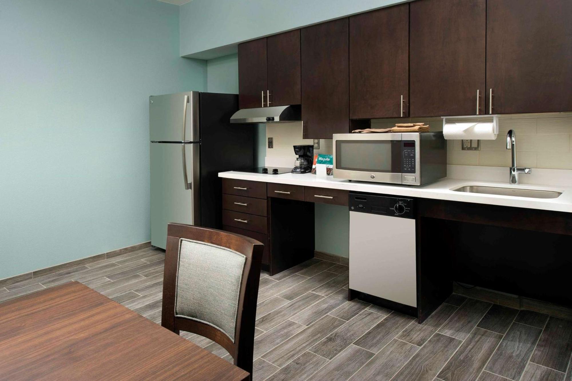 King Studio with Roll-In Shower - Mobility and Hearing Access/Non-Smoking
