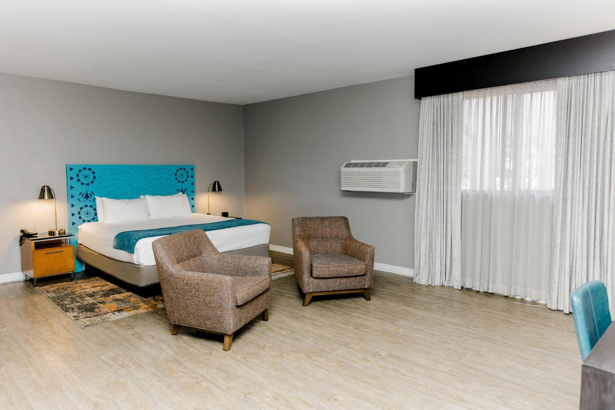Standard King Room Courtyard View