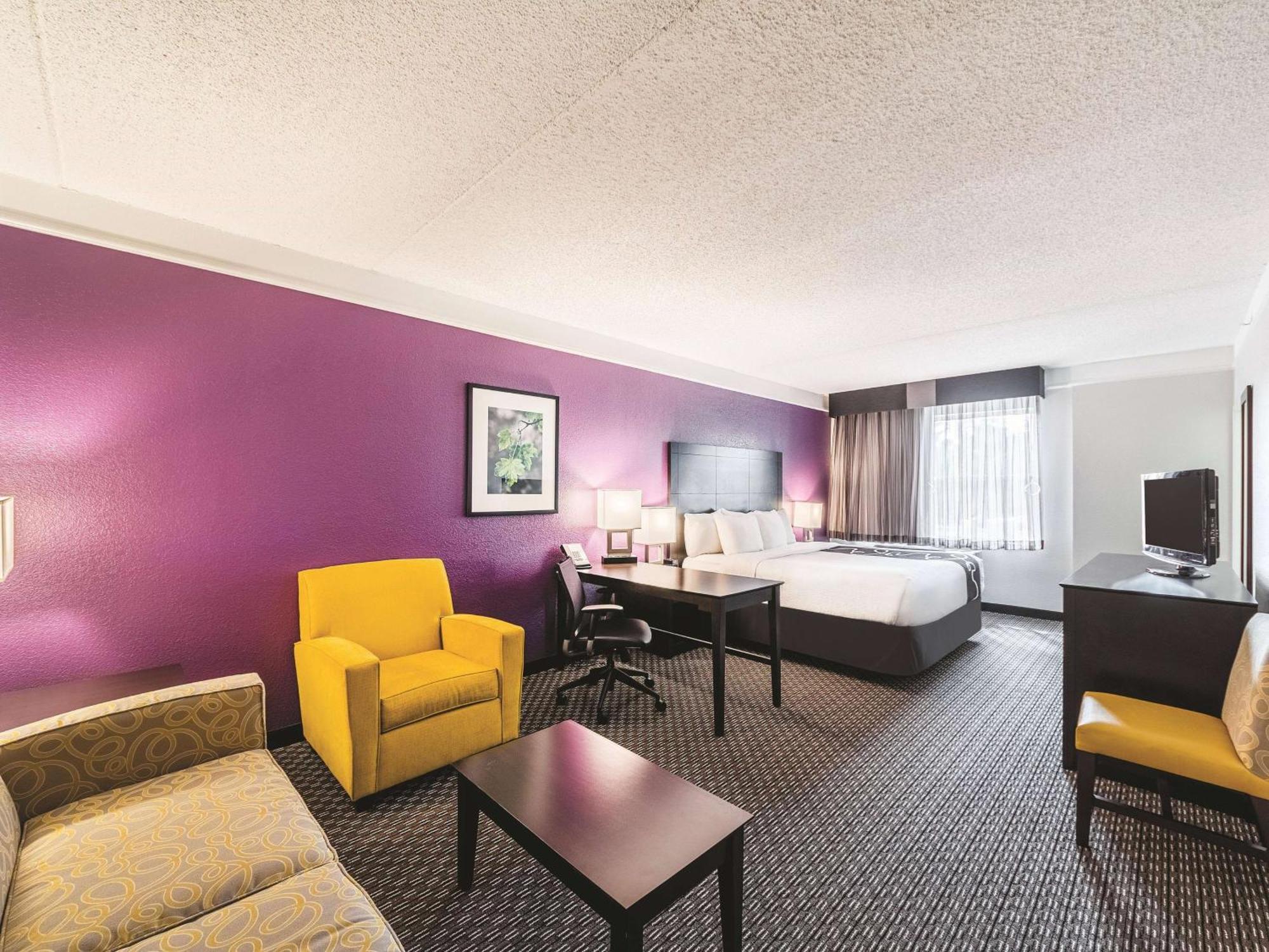 King Room with Bath Tub - Mobility/Hearing Accessible - Non-Smoking,1587497854:JPEG