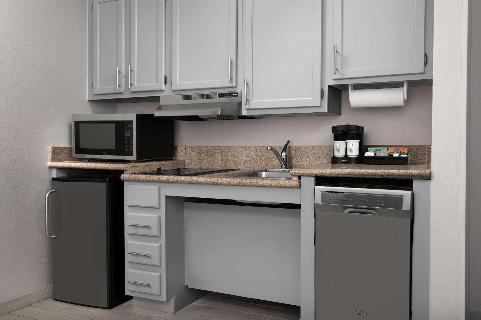 King Suite with Roll-in Shower – Mobility and Hearing Accessible,1593651772:JPEG