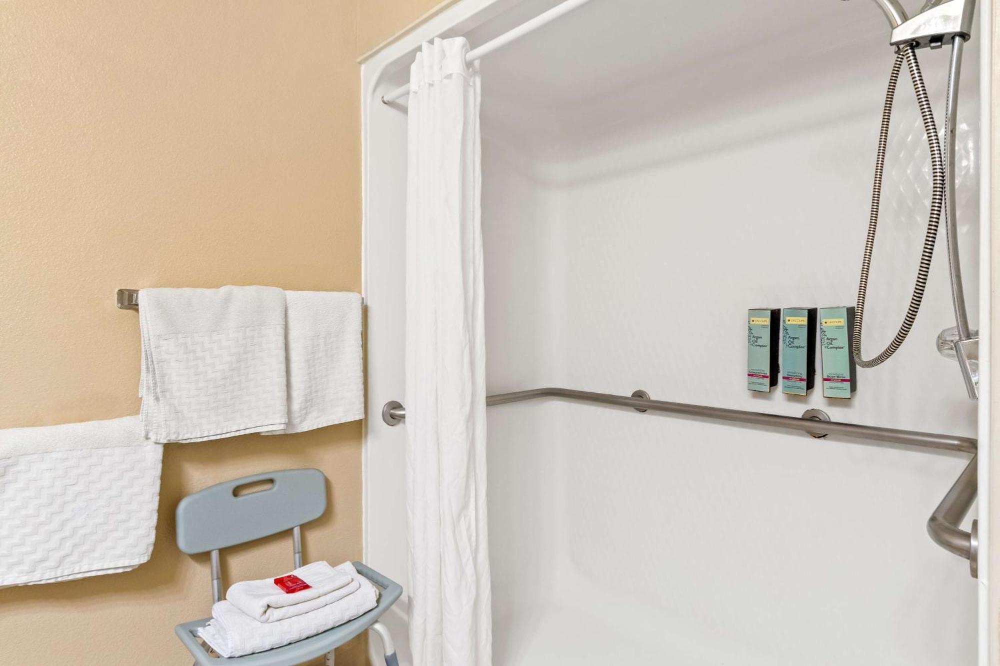 Queen Room with Two Queen Beds and Roll-In Shower - Mobility Access/Communication Assistance/Non-Smoking