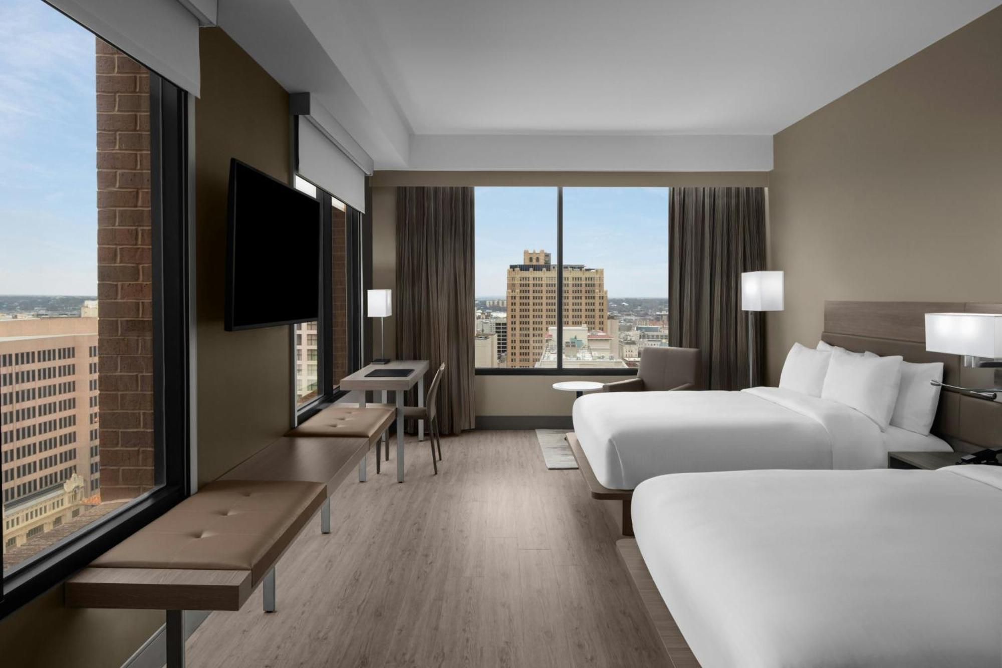 Queen Room With Two Queen Beds and City View - Hearing Accessible