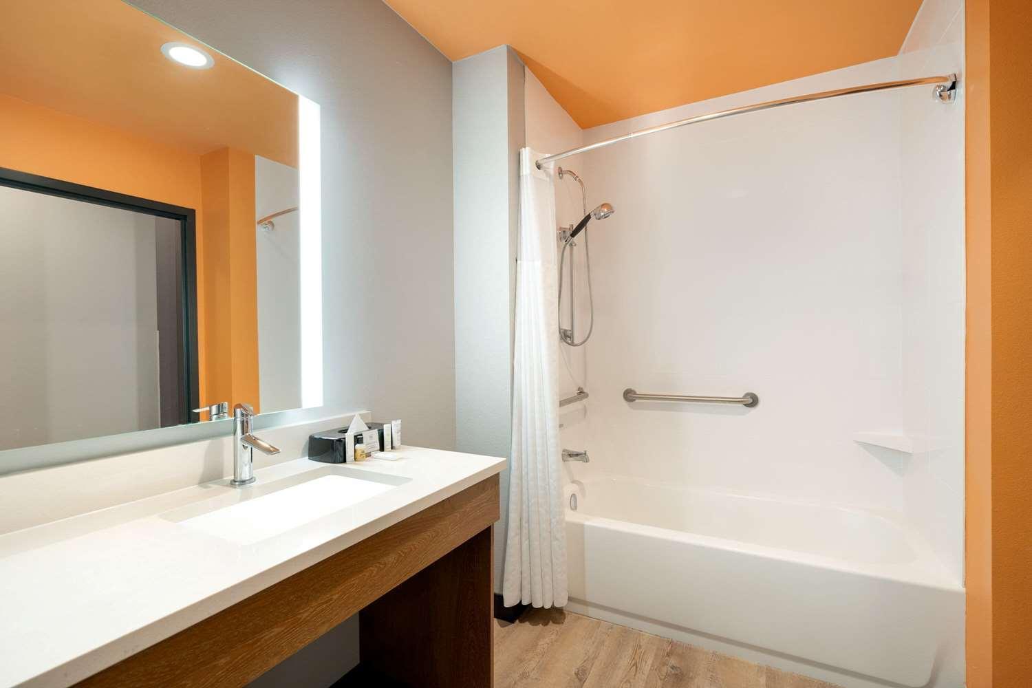 Queen Room Two Queen Beds Bath Tub Mobility or Hearing Accessible Non-Smoking