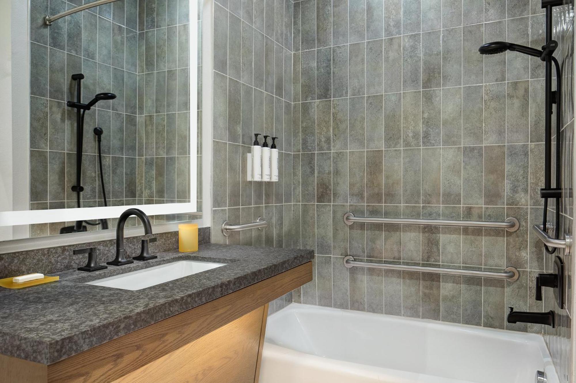 King Room with Sofa Bed/River View/Balcony - Mobility/Hearing Accessible with Transfer Shower