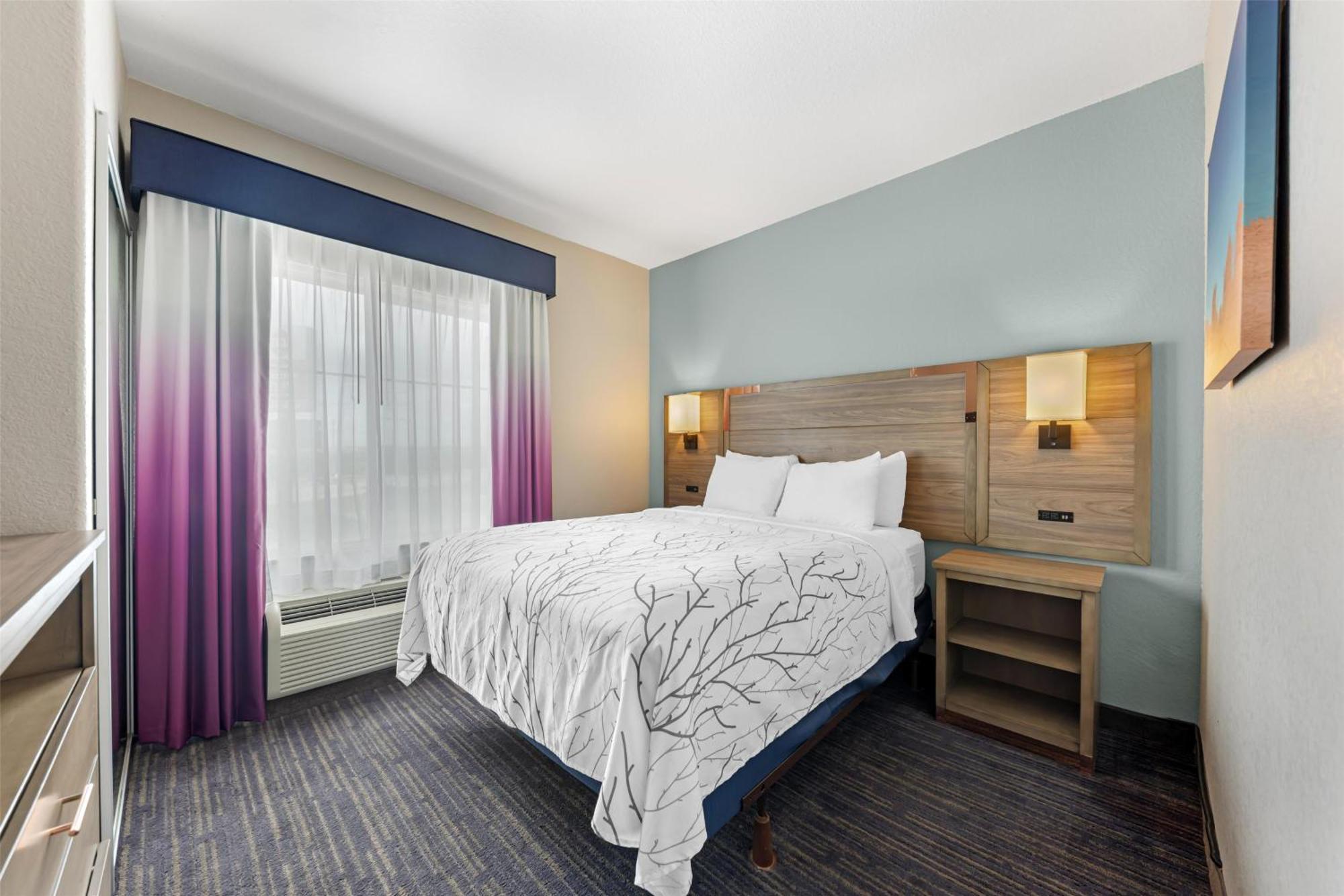 Queen Suite with Two Queen Beds - Non-Smoking