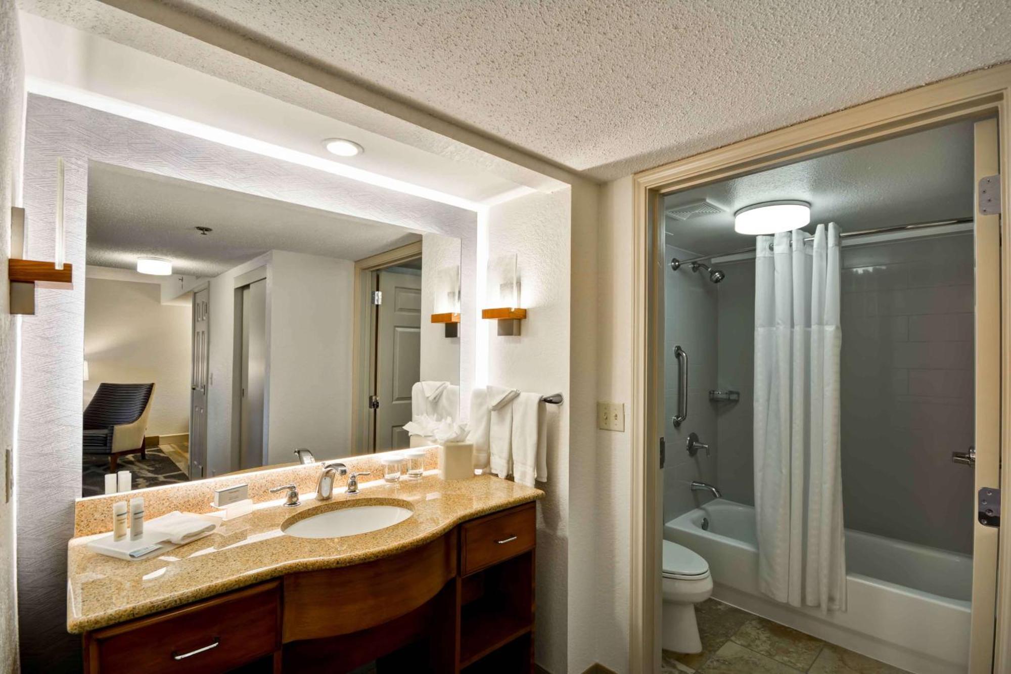 Two-Bedroom Suite One King Two Double Beds Non-Smoking,1552294447:JPEG