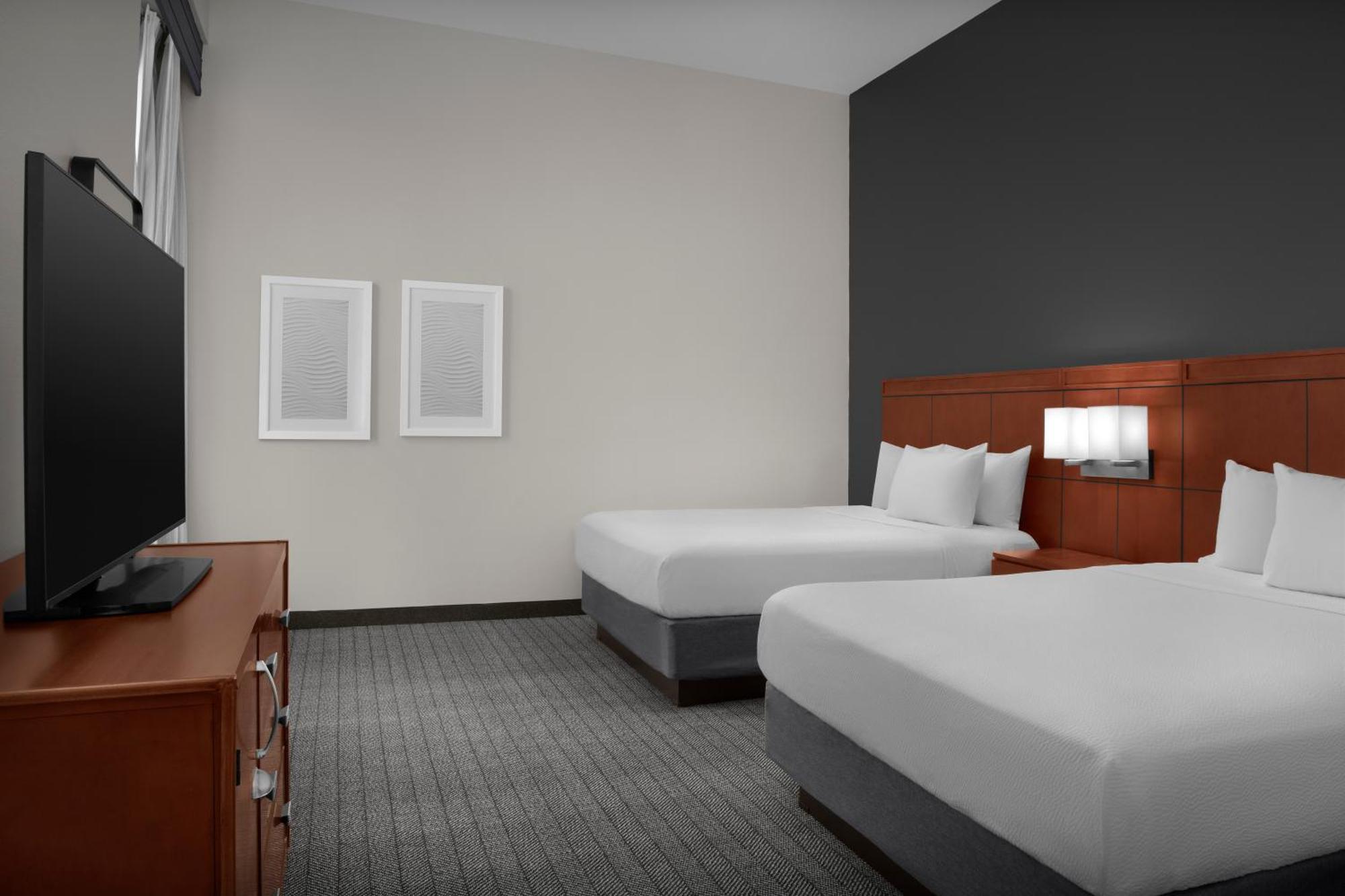 Zimmer mit 2 Queensize-Betten