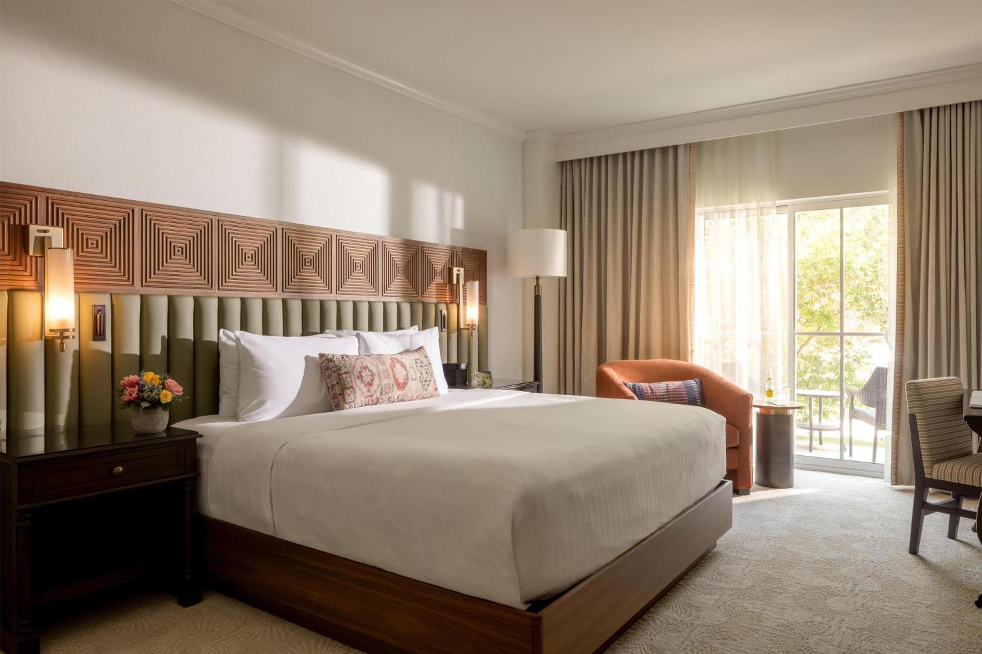 Deluxe King Room City View