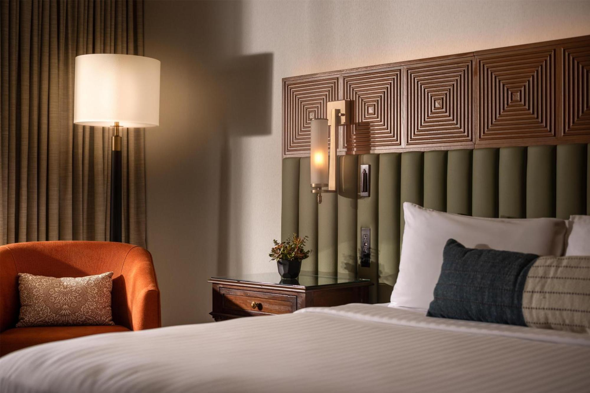 Deluxe King Room City View