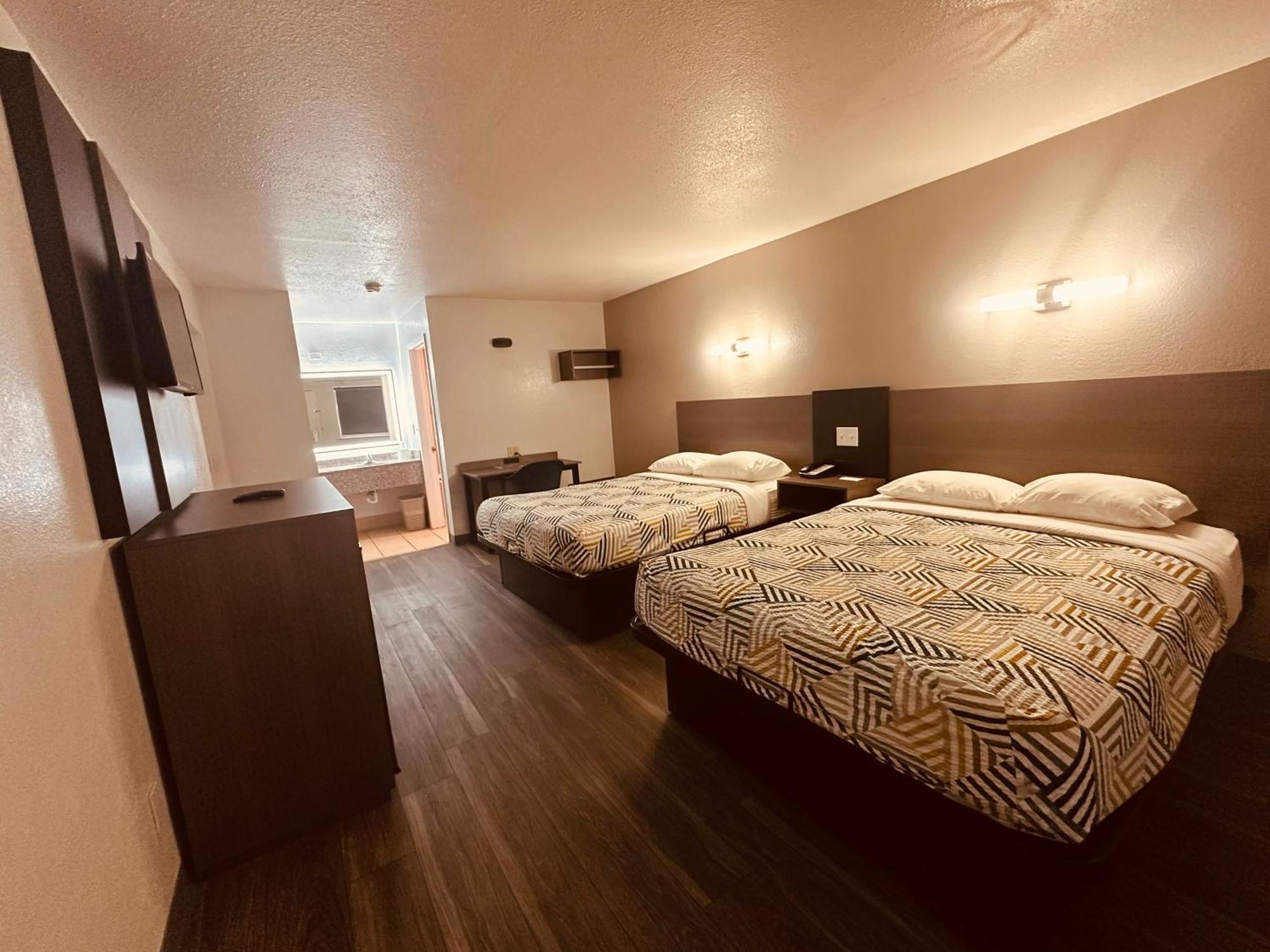 Deluxe Queen Room with Two Queen Beds - Non-Smoking