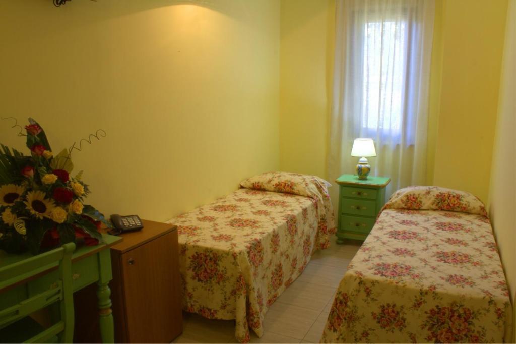 Queen Room with Two Queen Beds - Disability Access