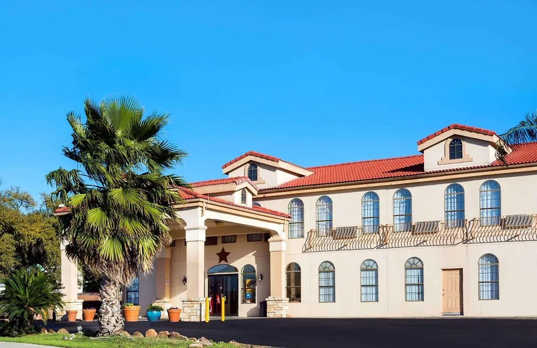 Days Inn By Wyndham Near Seaworld San Antonio-1