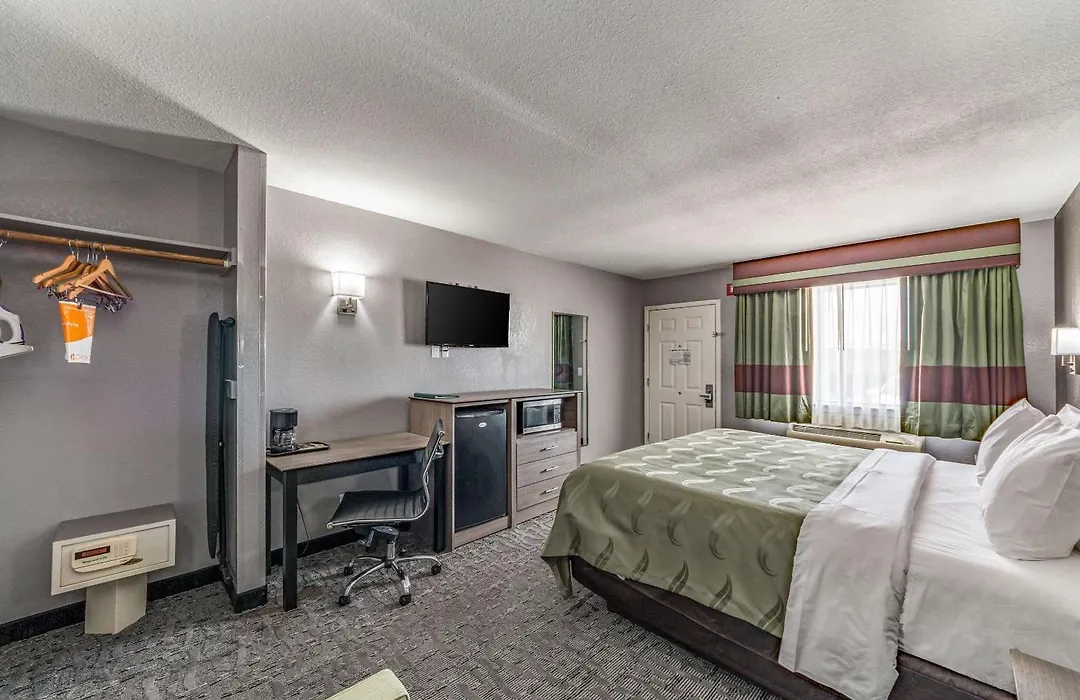 Quality Inn I-10 East Near Frost Bank Center-1