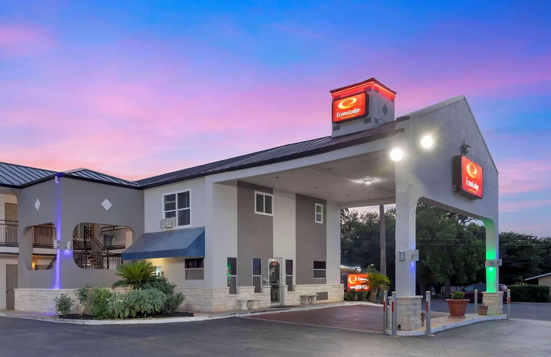 Econo Lodge Inn & Suites Near Lackland Afb-1