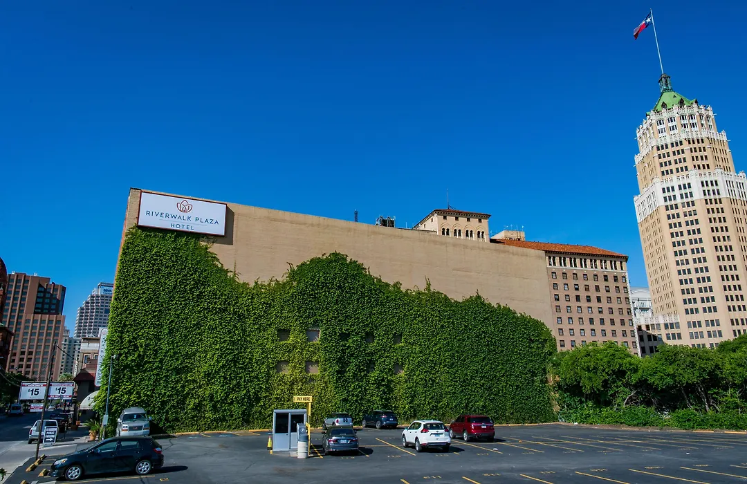Riverwalk Plaza Hotel-1