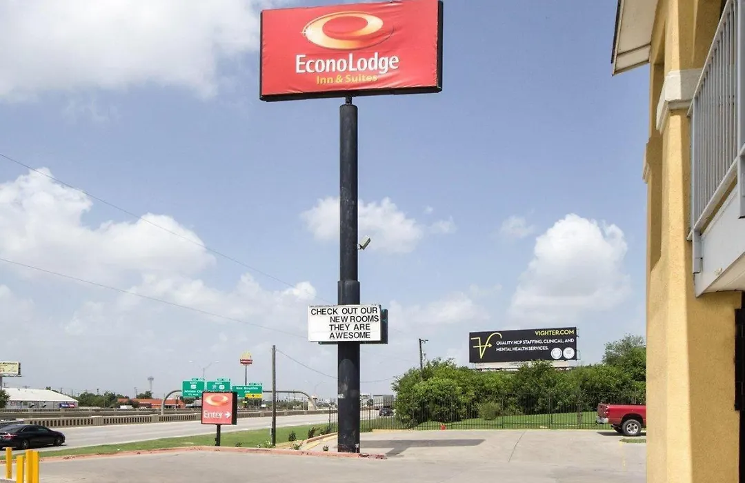 Econo Lodge Inn & Suites San Antonio Near Frost Bank Center-1