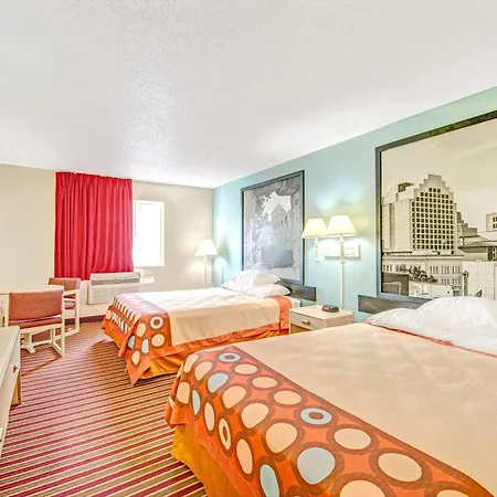 Super 8 By Wyndham San Antonio/Fiesta-2