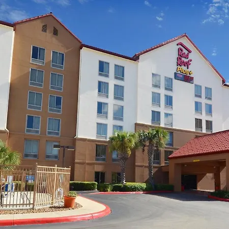 Red Roof Inn Plus+ San Antonio Downtown - Riverwalk-3