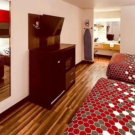 Econo Lodge Inn & Suites Downtown San Antonio-2