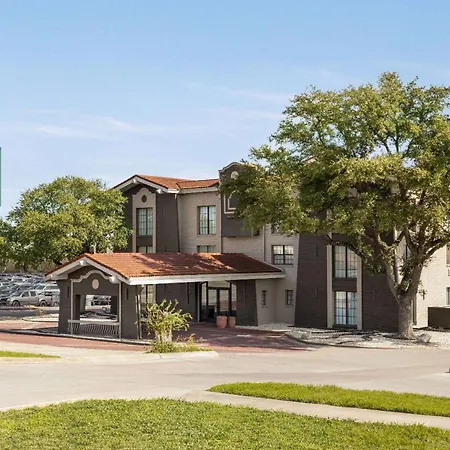 La Quinta Inn By Wyndham San Antonio I-35 N At Toepperwein-2