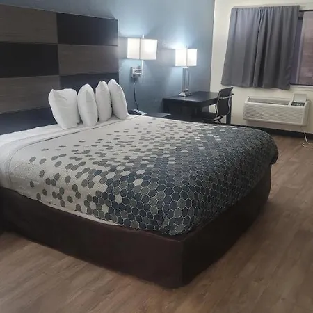 Econo Lodge-2