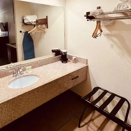 Econo Lodge-3