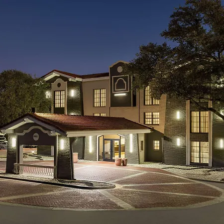 La Quinta Inn By Wyndham San Antonio I-35 N At Toepperwein-3