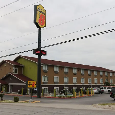 Super 8 By Wyndham San Antonio/I-35 North-2