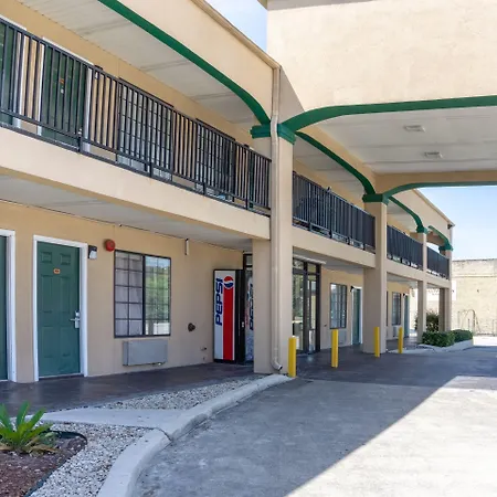 Oyo Inn & Suites Medical Center San Antonio-3
