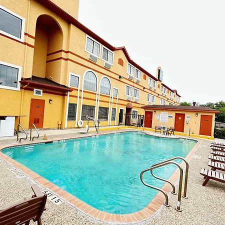 Quality Suites San Antonio Brooks City Base-3