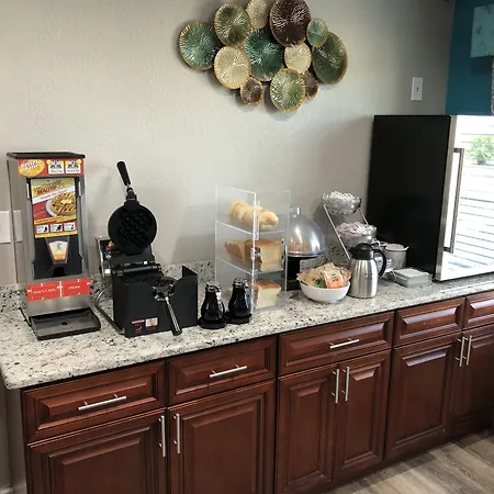 Travelodge By Wyndham San Antonio Downtown Northeast-2
