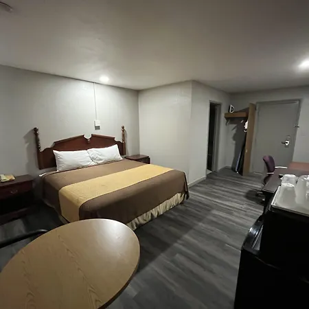 Mid Towne Inn & Suites-2