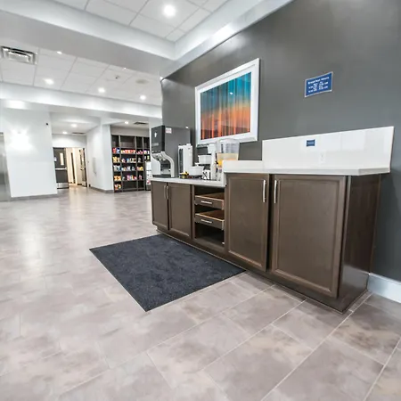 Best Western Plus Roland Inn & Suites-2