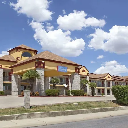 Quality Inn I-10 East Near Frost Bank Center-2