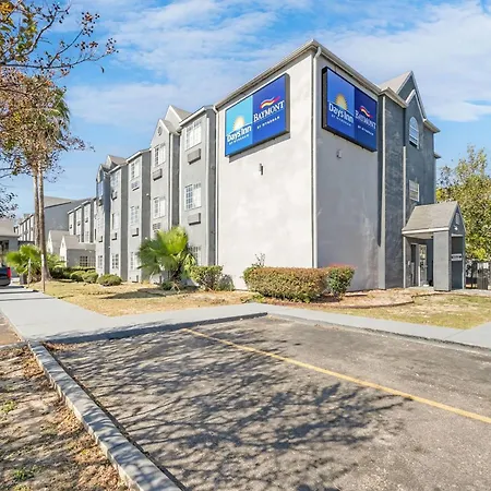 Day Inn By Wyndham San Antonio Downtown-3