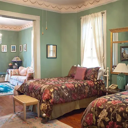 Arbor House Suites Bed And Breakfast-2