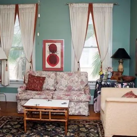 Arbor House Suites Bed And Breakfast-3