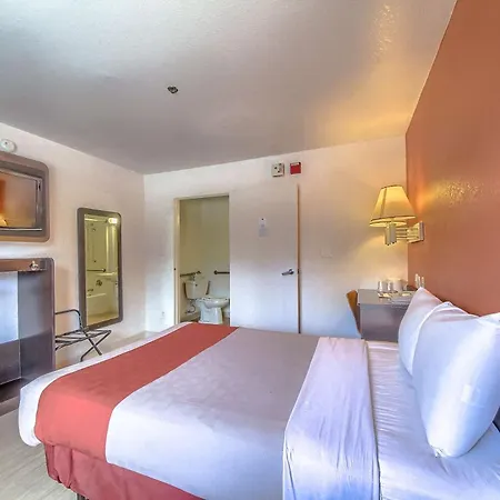 Motel 6 San Antonio, Tx Six Flags Fiesta Tx - La Cantera Area-2