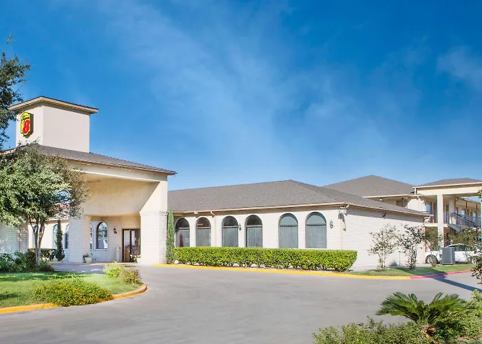 Super 8 By Wyndham San Antonio At I-10 Hotel